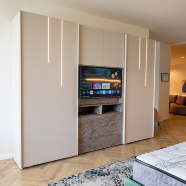 Armadio Scorrevole Corso 11 con Portale TV e LED Integrati
